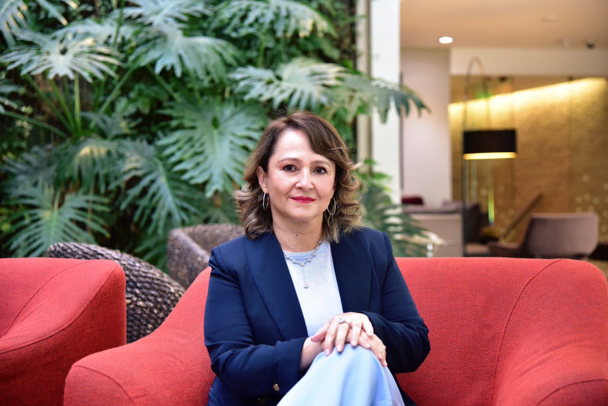 MinMineria_cl's tweet image. 🟡 Prensa | Ministra de #Minería, @MarcelaHernando, resaltó los planes de ordenamiento territorial de los gobiernos regionales como un instrumento que contribuirá a dar certezas a la inversión minera. #CescoWeek @CentroCESCO 👉 bit.ly/3INGDUc