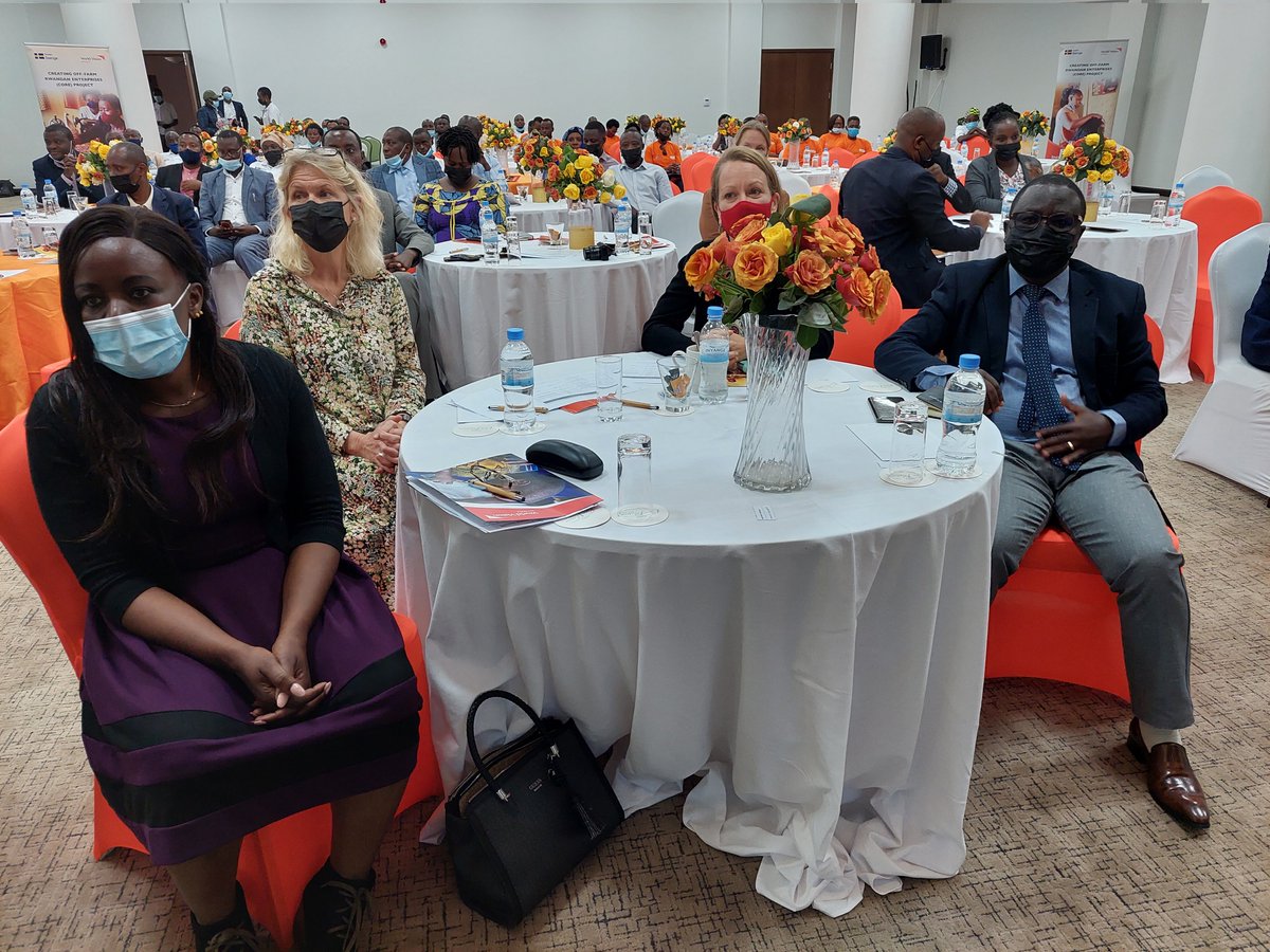 RwandaWest's tweet image. Kuri uyu wa Kabiri muri #Rusizi habereye umuhango wo gusoza ibikorwa by'umushinga #CoreProject wa #WorldVision wafashaga abagore n'urubyiruko bo muri @Nyamasheke na @RusiziDistrict kwiteza imbere binyuze mu mishinga idashingiye ku buhinzi.@RwandaLocalGov @LODARwanda