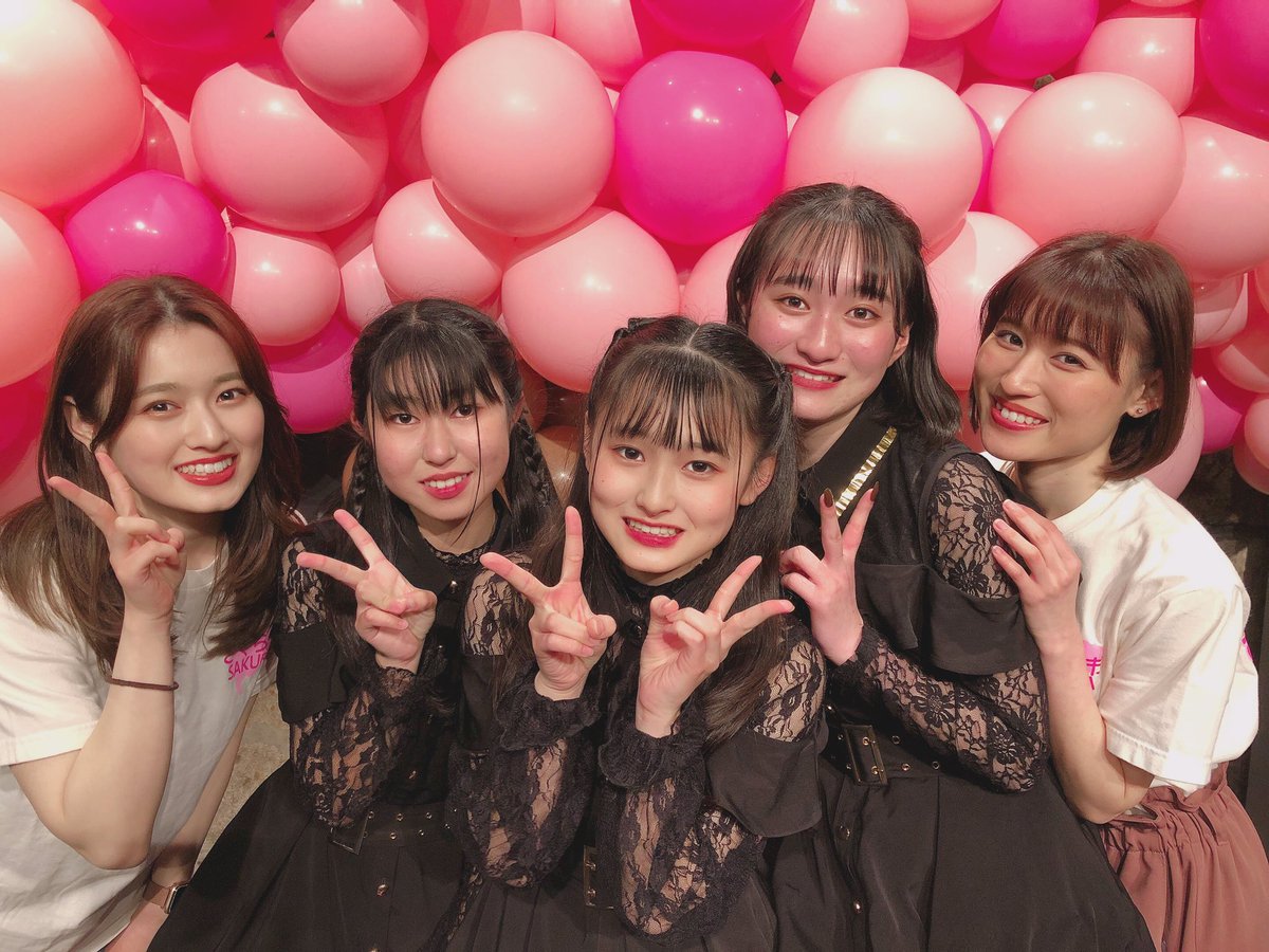 2ndsakupi's tweet photo. 🌸さくらピ〜ス☆ THE FINAL！🌸
初代さくらピ〜ス☆
❤️Lovin&amp;S みゆあゆちゃん❤️
いつも気にかけ優しく話かけてくれたみゆちゃん
さくピのために素敵な振りを考え��くれたあゆちゃん
そんな2人が大好きで2人はさくピのお手本でした✨
お花やプレゼントありがとうございました
#LovinS
#さくらピ〜ス https://t.co/Jaqx2iwICO