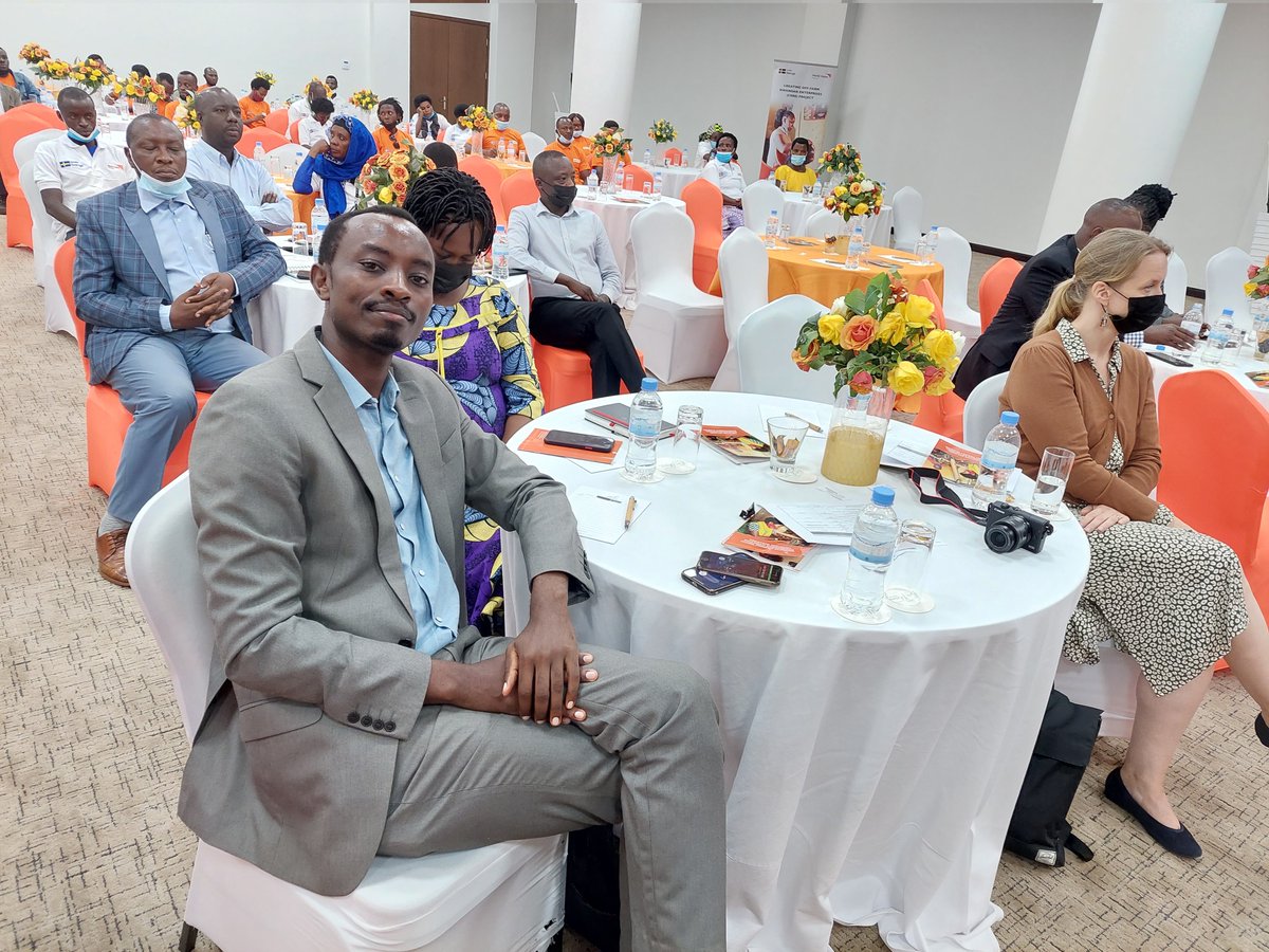 RwandaWest's tweet image. Kuri uyu wa Kabiri muri #Rusizi habereye umuhango wo gusoza ibikorwa by'umushinga #CoreProject wa #WorldVision wafashaga abagore n'urubyiruko bo muri @Nyamasheke na @RusiziDistrict kwiteza imbere binyuze mu mishinga idashingiye ku buhinzi.@RwandaLocalGov @LODARwanda