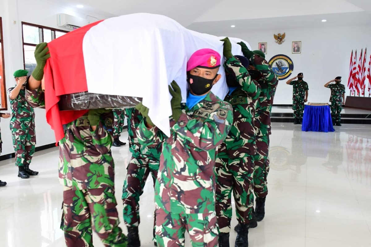 _TNIAL_'s tweet photo. Dinyatakan Gugur, Dua Prajurit Marinir TNI AL Dapat Kenaikan Pangkat Luar Biasa

https://t.co/UuAvEpZuKV

#jalesvevajayamahe #tnial #indonesiannavy #maritimjayaindonesiamaju https://t.co/ymhIgDbcuv