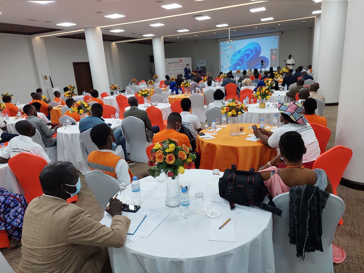 RwandaWest's tweet image. Kuri uyu wa Kabiri muri #Rusizi habereye umuhango wo gusoza ibikorwa by'umushinga #CoreProject wa #WorldVision wafashaga abagore n'urubyiruko bo muri @Nyamasheke na @RusiziDistrict kwiteza imbere binyuze mu mishinga idashingiye ku buhinzi.@RwandaLocalGov @LODARwanda