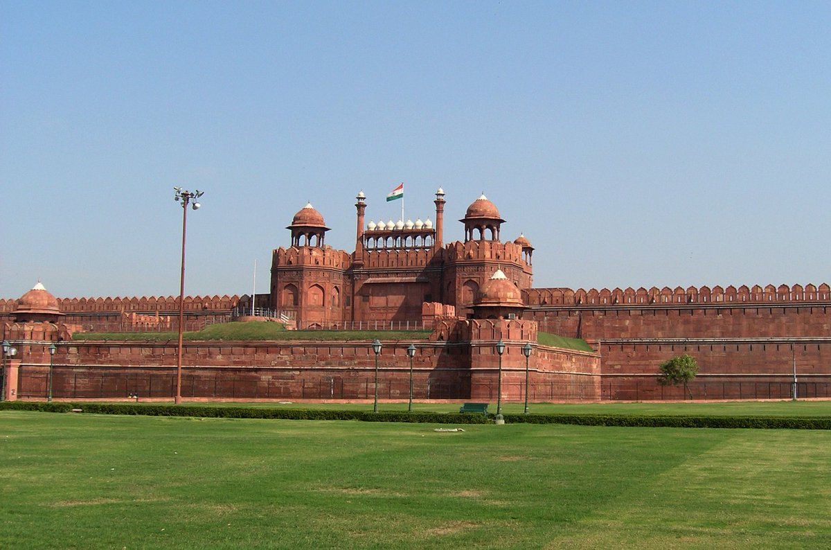 GomezSenegal's tweet photo. ¡Hoy gracias a @AleenIndia he descubierto las preciosas construcciones que hay en India! Se ve que invirtieron todo su tiempo en construir y no en poner nombres.😅Fuerte Rojo y Fuerte Rojo, Nueva Delhi y Vieja Delhi, Tag Mahal y pequeño Tag...
#DescubreElMundoConAVGE #India https://t.co/Z1zQ7vLZxi