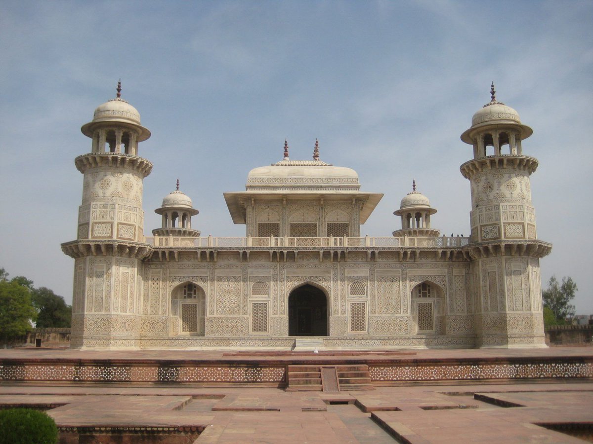GomezSenegal's tweet photo. ¡Hoy gracias a @AleenIndia he descubierto las preciosas construcciones que hay en India! Se ve que invirtieron todo su tiempo en construir y no en poner nombres.😅Fuerte Rojo y Fuerte Rojo, Nueva Delhi y Vieja Delhi, Tag Mahal y pequeño Tag...
#DescubreElMundoConAVGE #India https://t.co/Z1zQ7vLZxi