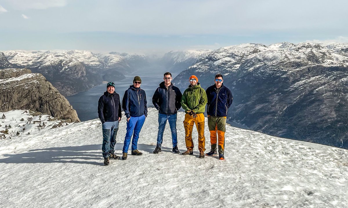 ExproGroup's tweet photo. Representing team Expro at the top of Preikestolen Rock in Norway.
#ThisIsExpro #FutureEnginneers #ExtraordinaryPerformance https://t.co/K6nRw9ULh4