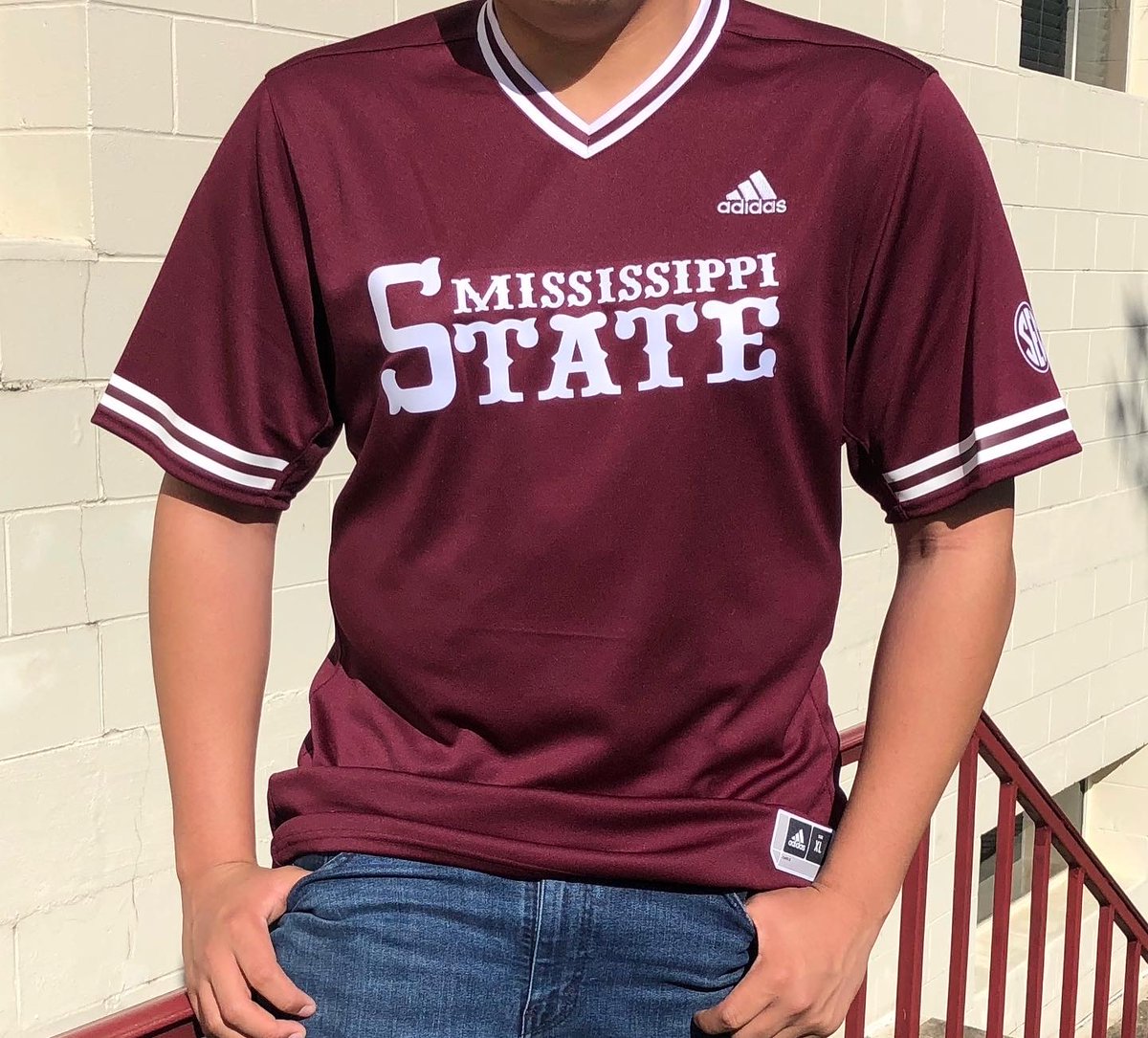 CBM_MSU's tweet photo. 👀 👀 👀 
Shop now: https://t.co/FBFHIZAiYO
#HailState #Adidas #85logo https://t.co/R5vRfrFRIK