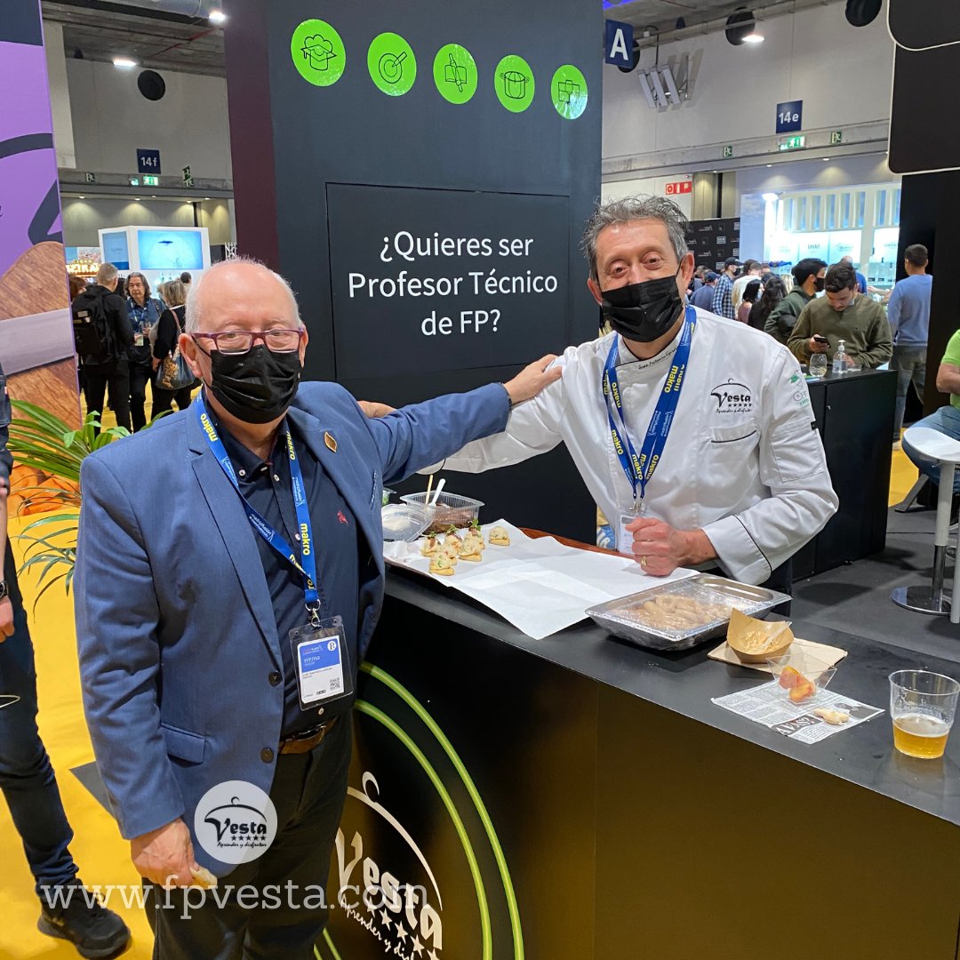 ISFPVesta's tweet photo. José Francisco Larrosa, Periodista y Crítico gastronómico de @laverdad_es visita el stand del Instituto Vesta @ISFPVesta y queda encantado con las marineras de Juan Antonio García Gil, Chef del Restaurante El Churra, Profesor Asociados del Instituto Vesta y Embajador Vesta https://t.co/homtkaYe4n