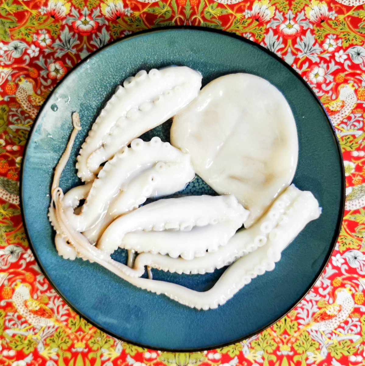 How To Prepare An Octopus..🐙🔪
Just uploaded my latest video to my YouTube channel, revisiting my old skool fishmonger skills.
How To clean and prepare an Octopus ready for cooking.
Don't STICK around, click the link below to check it out.   bit.ly/36Dkn2r
#SRP #octopus