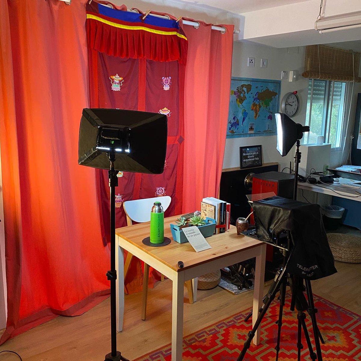 biciclown's tweet photo. Grabando el curso #vivirconserenidad. Vaya estudio!!!! https://t.co/85f2ZVYUMn