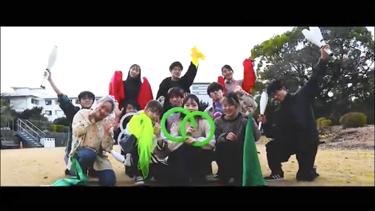 meiji_juggling's tweet photo. 【one cut PV 2021 🎬】

昨年末に公開したPVをご紹介します💁🏻‍♀️

このPVは、なんと！
ワンカットで作成したんです📹

たくさんの道具による技リレーと、カメラワークにも注目です👀✨

〈https://t.co/QDFI0UDQ4F〉

#明治大学
#ジャグリングサークルDietz
#春から明治 https://t.co/1788ehFFRd