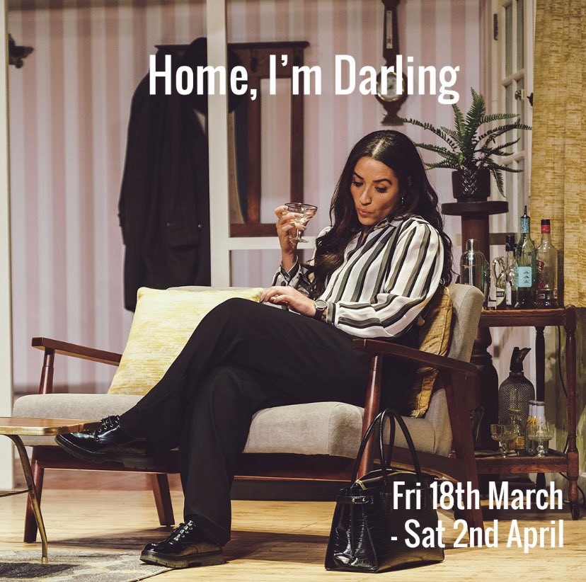 kerry_bennett_'s tweet photo. Laaaaaaaaast week!! Do yourself a favour and get yourself along. 🎭🌟 #HomeImDarling @TheatreRoyalBSE @Owencl @rosannamiles @tobyjmanley @EllieBurrow1 @charles_hagerty @hilaryharwood https://t.co/WQ3YKZNfVt