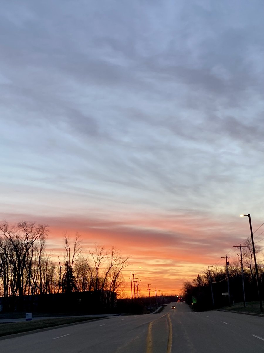 jarnett34's tweet photo. A beautiful sunrise to start the day for SBN-MDW-DCA for next few days! #Creatorshandiwork https://t.co/bFjMYMn6yc