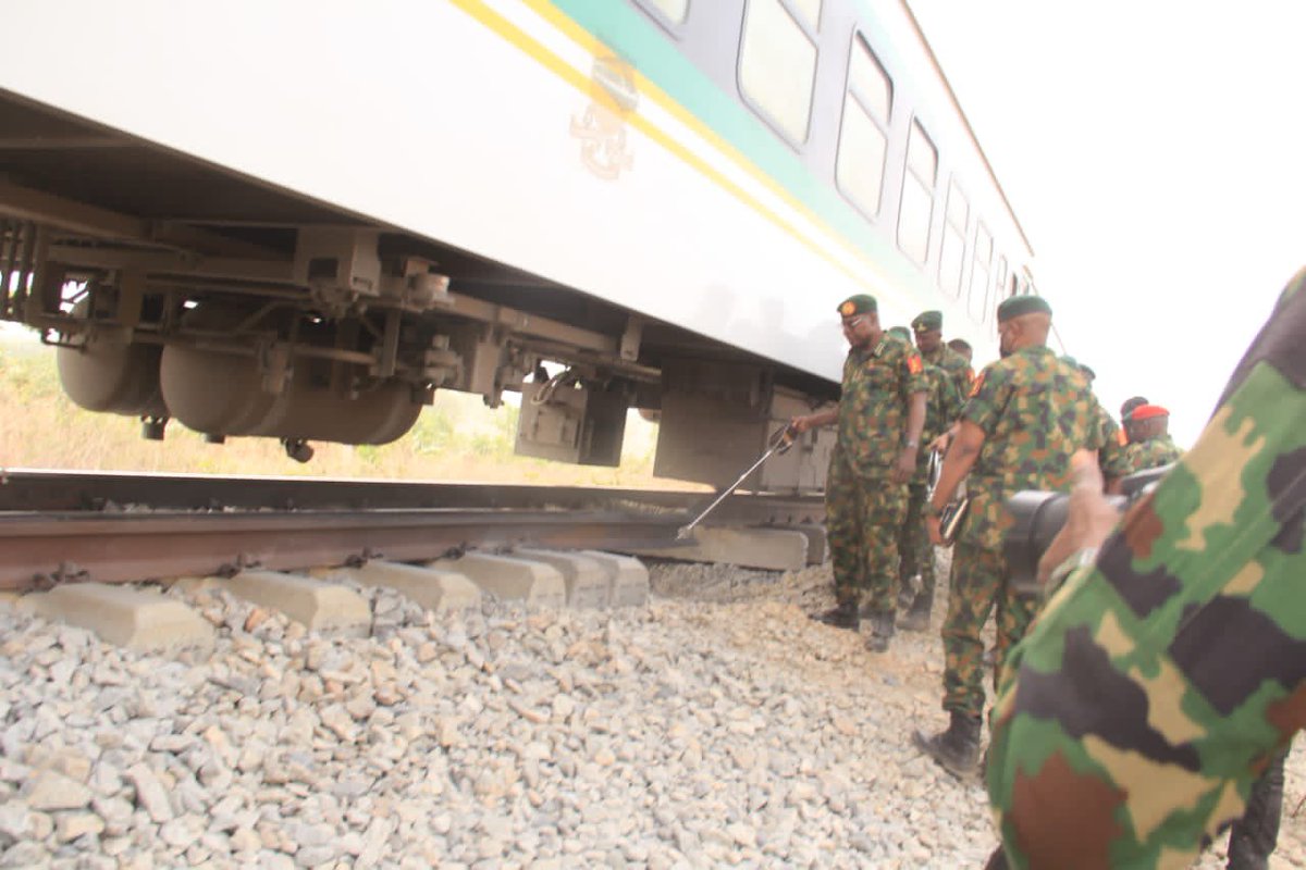 HQNigerianArmy's tweet image. COAS ON ASSESSMENT VISIT TO SCENE OF KADUNA-ABUJA TRAIN ATTACK... Orders troops to intensity Search and Rescue Operations, Hunt down terrorists facebook.com/35431264801440…
