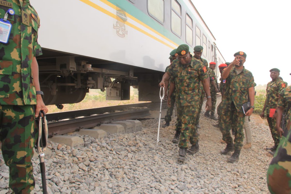 HQNigerianArmy's tweet image. COAS ON ASSESSMENT VISIT TO SCENE OF KADUNA-ABUJA TRAIN ATTACK... Orders troops to intensity Search and Rescue Operations, Hunt down terrorists facebook.com/35431264801440…