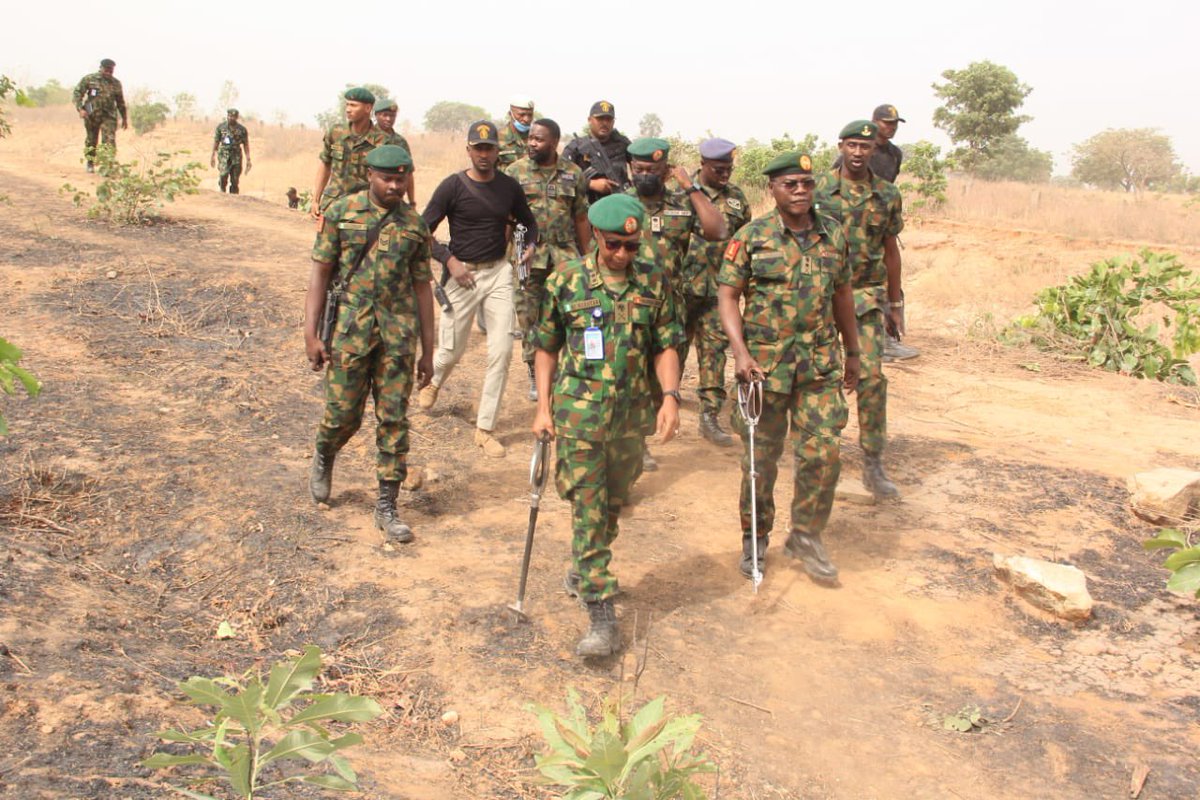 HQNigerianArmy's tweet image. COAS ON ASSESSMENT VISIT TO SCENE OF KADUNA-ABUJA TRAIN ATTACK... Orders troops to intensity Search and Rescue Operations, Hunt down terrorists facebook.com/35431264801440…