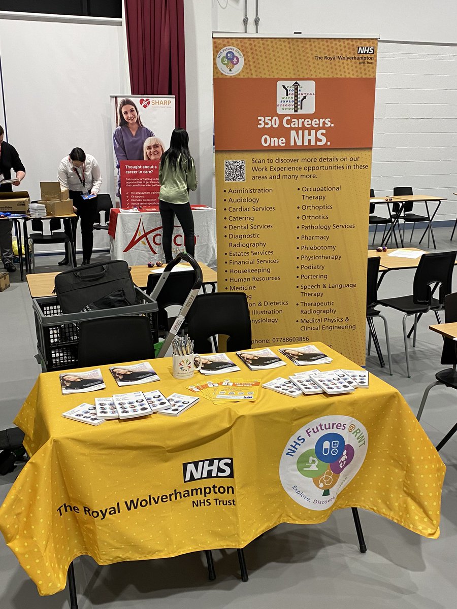 Oli & Danika are at Thomas Telford UTC today informing students of the Work Experience & Apprenticeship opportunities available at RWT! 😀 @RWT_NHS @rwt_apprentices