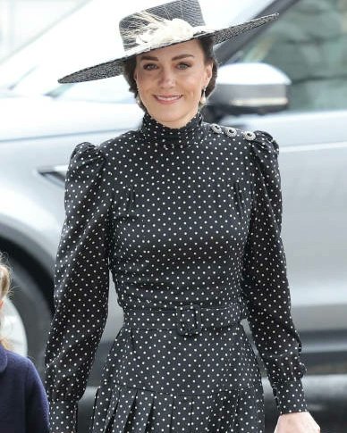 duchesskatefan_'s tweet photo. Kate's dress for today is from Alessandra Rich. Her hat is from #lockandco #katemiddleton #DuchessofCambridge #katemiddletonfashion https://t.co/s1uZ23HOkX