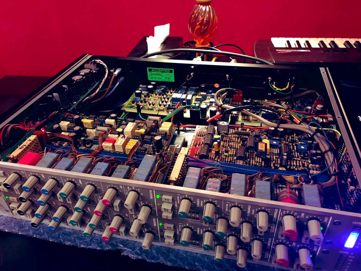 HellAudio's tweet image. Be beautiful🌹
4000Gラッキング
クライアント様からの注文のシルバーパネル×白文字すごくかっこよかったです
オーダーありがとうございました。