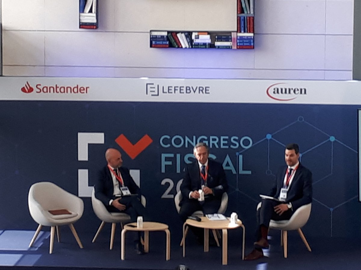 Lefebvre_ES's tweet photo. Finalizamos las sesiones de la mañana con la participación de Ignacio de Felipe, @jaimeaneiros y @juanblancou, que analizan la importancia y necesidad de que las empresas cuenten con un Marco de Control para mitigar cualquier riesgo fiscal. #CongresoLefebvre #LefebvreFiscal https://t.co/j69YKLTJwR