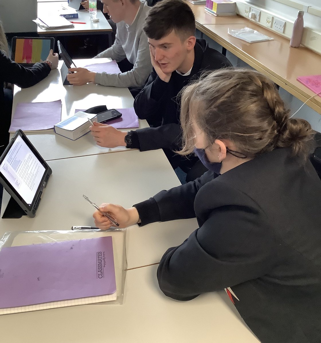 MrsMMLBraes's tweet photo. #OneLastPush in Senior French continued with access to #SQA #UnderstandingStandards . Very pleased that pupils could identify strong vocabulary &amp; the standard required to succeed in their final exam. #RRSA #article12 #ARTICLE13 https://t.co/jAnnu9B87j