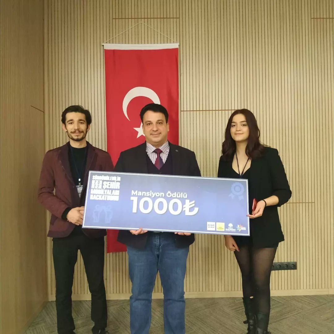 Selçuk Üniversitesi Mimarlık ve Tasarım Fakültesi Peyzaj Mimarlığı Bölümü 2. öğrencisi Bensu Arslan ve İç Mimarlık Bölümü 3.sınıf öğrencisi Umut Görgün Sürdürülebilir Şehir Mobilyaları Hackathonu’nda  Mansiyon Ödülü kazandı.