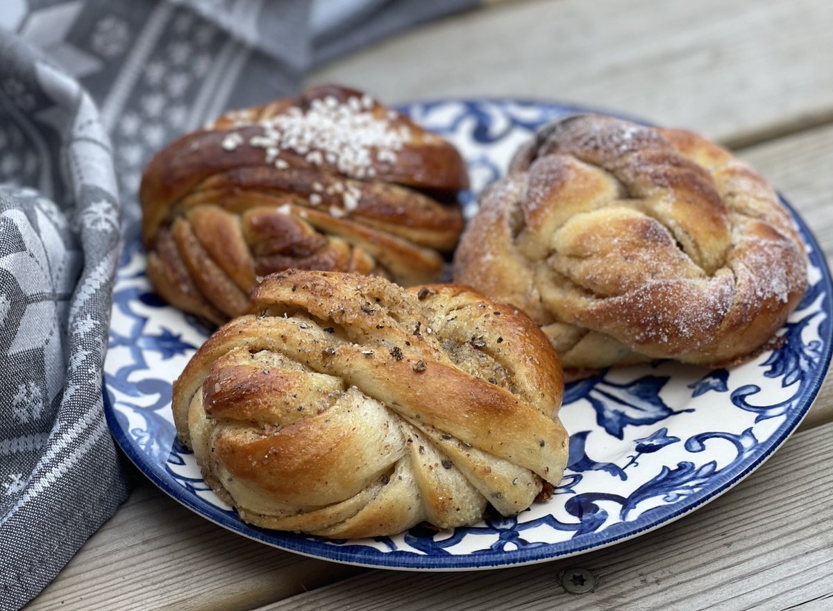 ⭐️ NEWS ALERT ⭐️ Would you like to try authentic Swedish buns but don’t live in Exeter or nearby? No problem, you can now order Swedish buns straight to your door in the UK 🤩. Boxes of 4, 6 or 8. Flavours are cinnamon, cardamom or vanilla. **VEGAN buns available too** DM me🤎