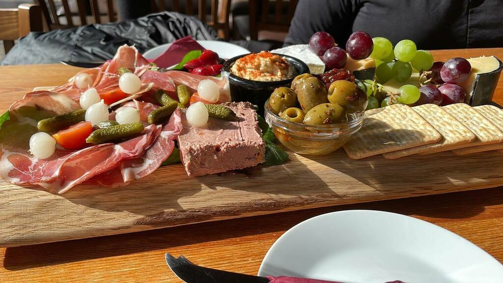 VinedMe's tweet photo. What wine are you pairing with this? There’s so much there, I’m really not sure what would go well  with it! 

What wine would you have with this wonderful spread? 

#spreadthelove #yum #delicious #food #platter #cheese #cheeseboard #yummyfood #organic #… https://t.co/L6e1GtBCol https://t.co/XWyjQvneoQ