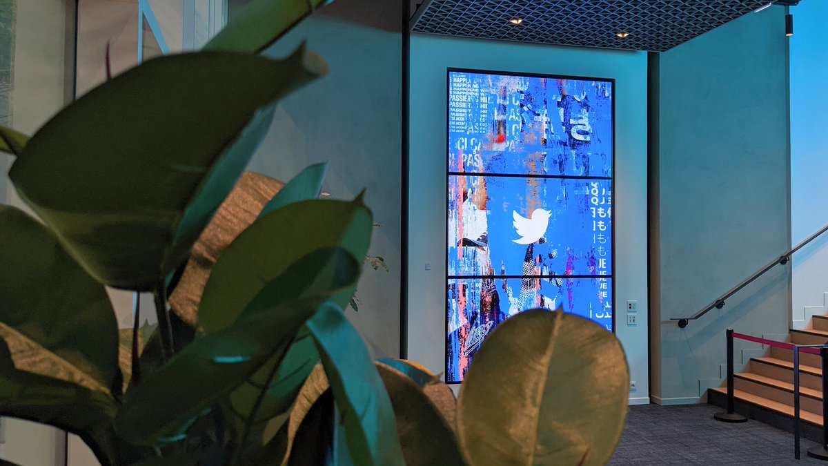 ThiDesv's tweet photo. Nice to meet the Twitter team and discuss about the new opportunities for 2022 🐦
#WhatsHappening2022 #Twitterads https://t.co/CcJdAjpQjq