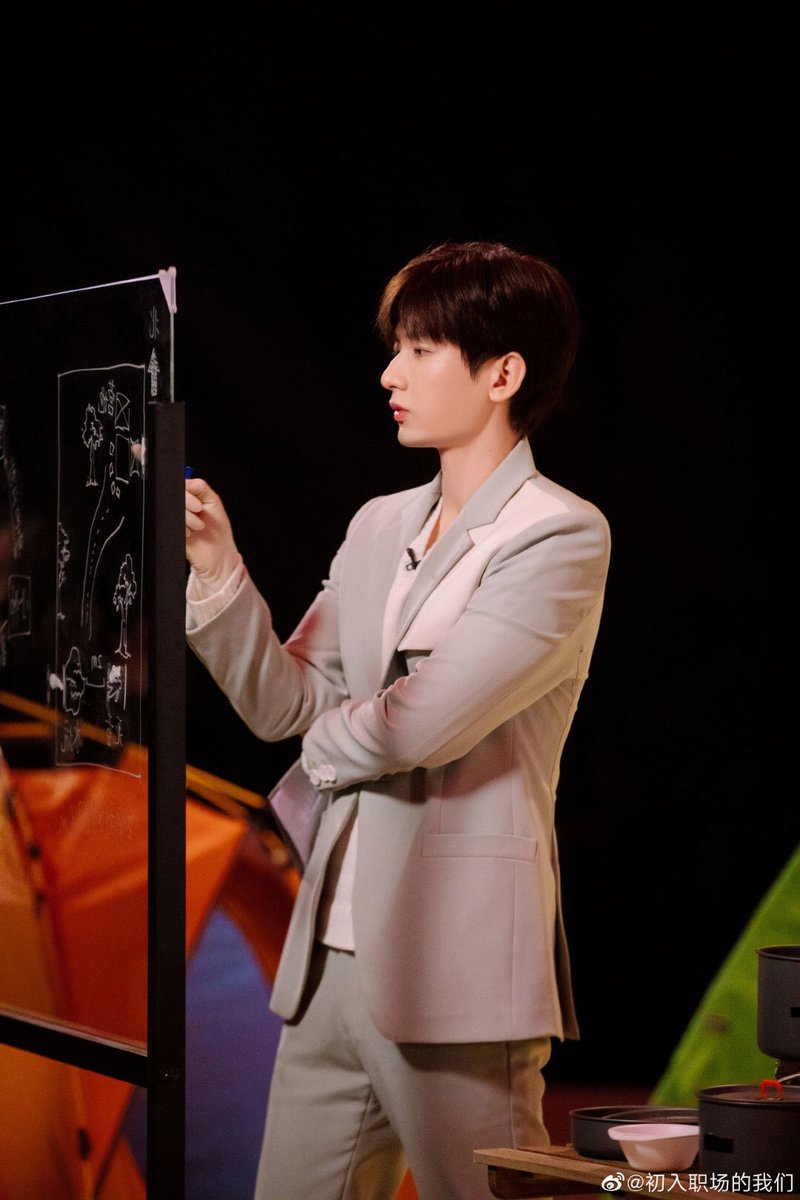 p_doradorajung's tweet photo. [WorkplaceNewcomer] 29/03/22

พี่อี้…แบบทำไมน่ารักจังวุ้ยยยเสียดายอะอยากดูพี่อี้ในรายการนี้อีก🥺🥺🥺🥺
#WorkplaceNewcomer #ChengYi #เฉิงอี้ https://t.co/KT0yMiUj6K