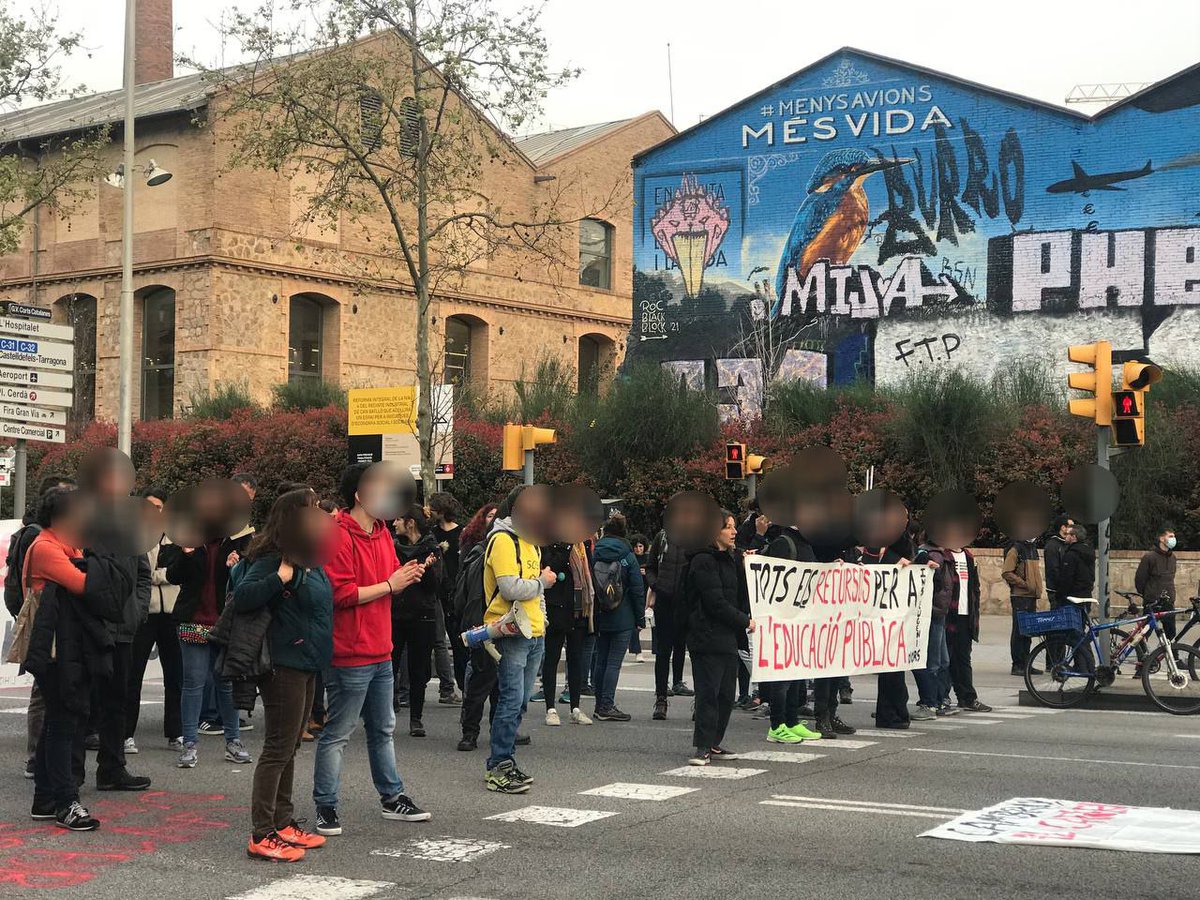 CGTEnsenyament's tweet photo. #VagaEducació
Barcelona col•lapsada, igual que el sistema educatiu públic.
Ara mateix talls a litoral, meridiana, Ronda de Dalt, Gran Via
#VagaEducació
#CambrayDimissio 
#ProuImposicions https://t.co/Pouz3FDWak