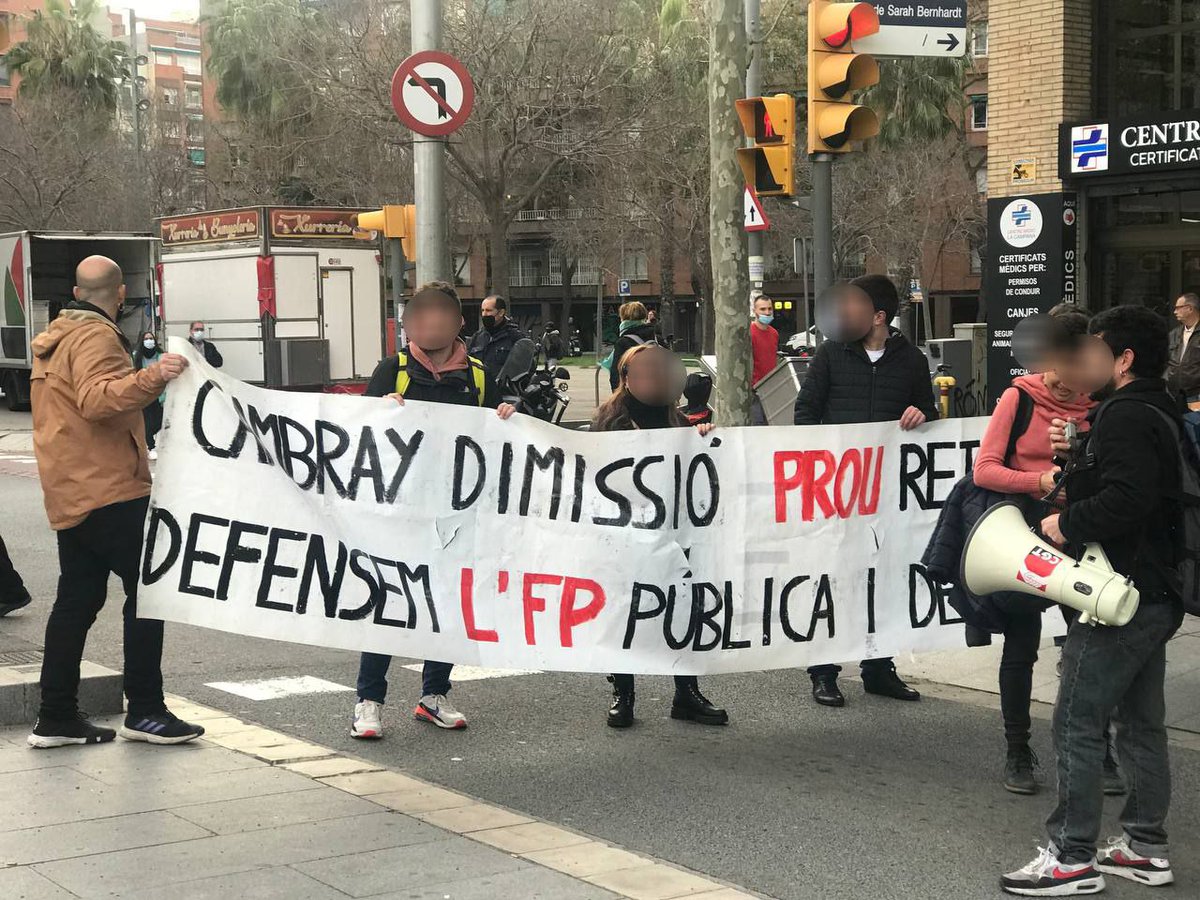 CGTEnsenyament's tweet photo. #VagaEducació
Barcelona col•lapsada, igual que el sistema educatiu públic.
Ara mateix talls a litoral, meridiana, Ronda de Dalt, Gran Via
#VagaEducació
#CambrayDimissio 
#ProuImposicions https://t.co/Pouz3FDWak