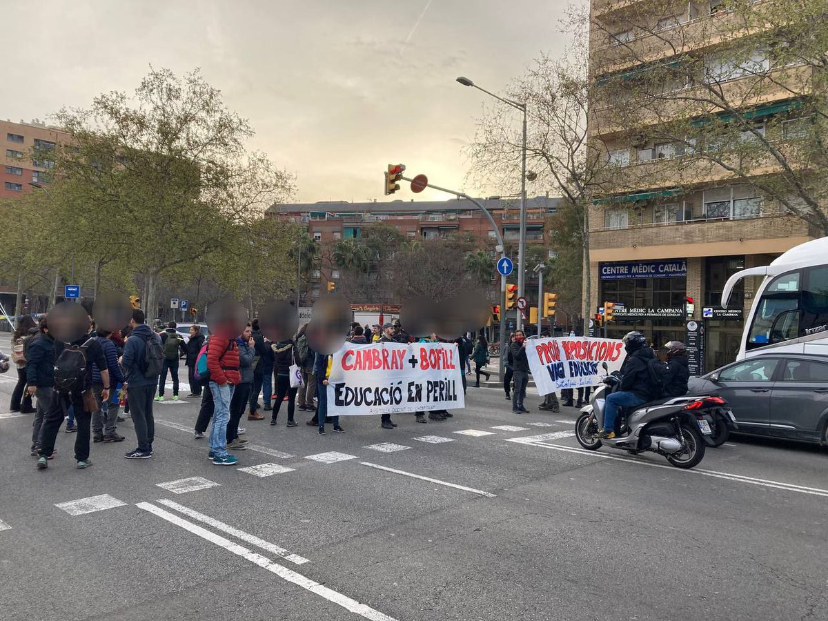 CGTEnsenyament's tweet photo. #VagaEducació
Barcelona col•lapsada, igual que el sistema educatiu públic.
Ara mateix talls a litoral, meridiana, Ronda de Dalt, Gran Via
#VagaEducació
#CambrayDimissio 
#ProuImposicions https://t.co/Pouz3FDWak