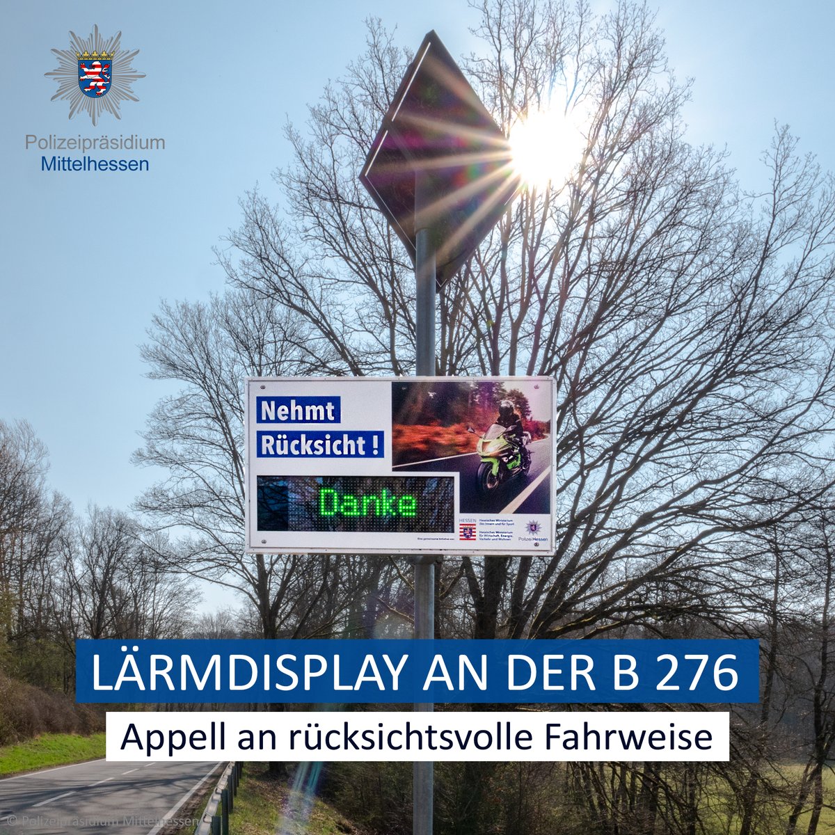 Polizei_MH's tweet photo. Lärmdisplay an der Bundesstraße 276 vorgestellt

Seit Montag (28.3.22) gibt ein☀️-betriebenes Display an der #B276 zw. #Laubach &amp; #Schotten Feedback zur Fahrweise:
🔴= Langsam bzw. Leiser
🟢= Danke

Weitere Infos:⤵️
https://t.co/ll3QAIeHLY

#Polizei #Mittelhessen #VerkehrHessen https://t.co/xQ6XcPUAjW
