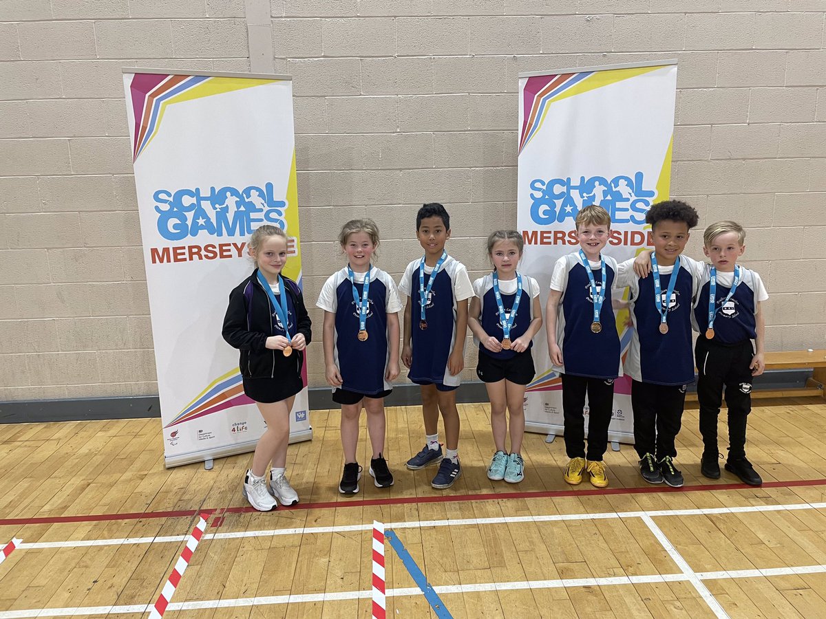 poultonlancelyn's tweet photo. A massive well done to our Y4 dodgeball team, who finished in an amazing 3rd place at the County Finals yesterday! @OakTreesMAT 🏆🌟💜 https://t.co/GZ5BnJHifo