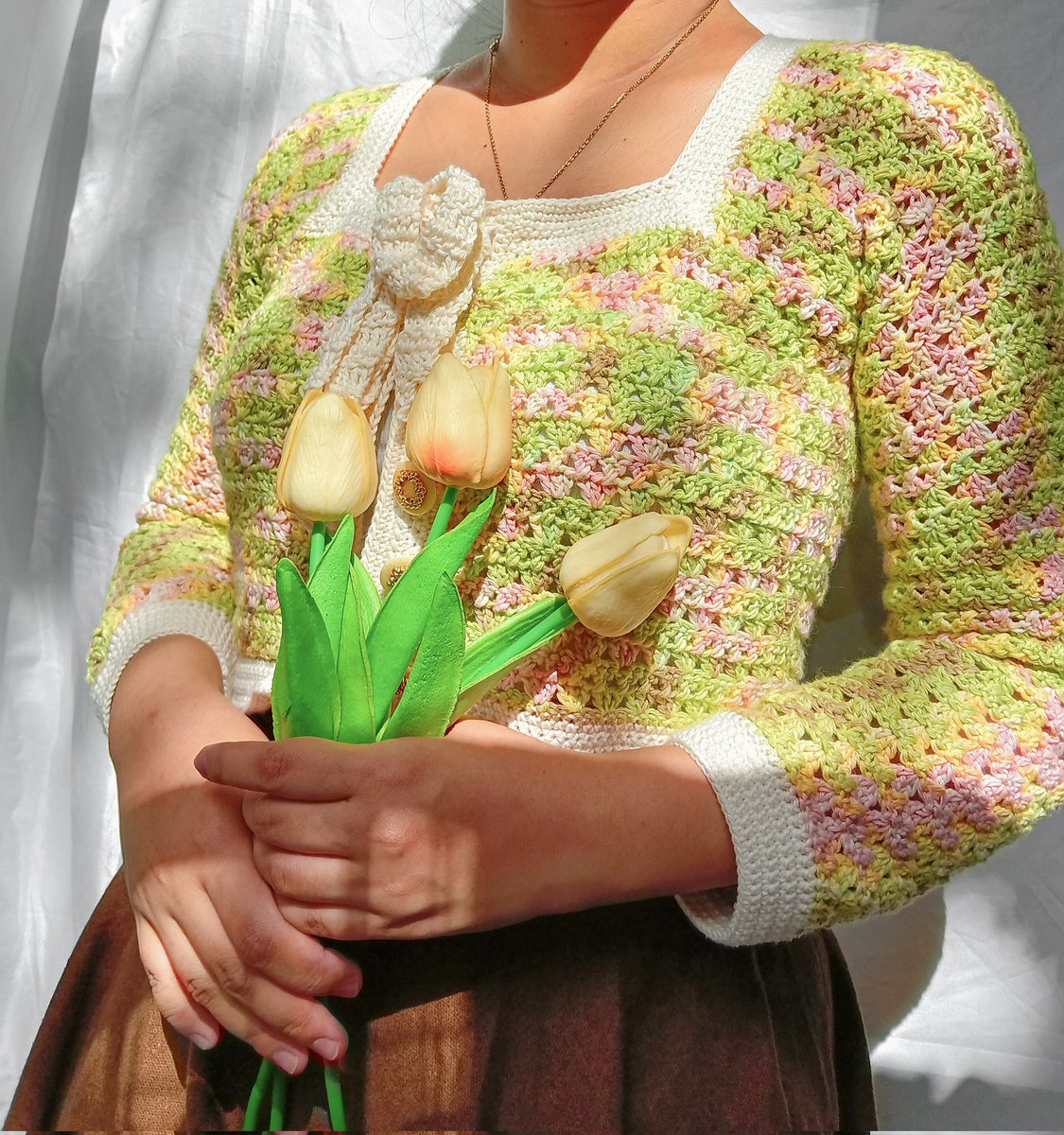naeloops's tweet photo. a picnic date with me in this Eloise cardigan?🌼🌿✨ https://t.co/DcT7Y8X0t8