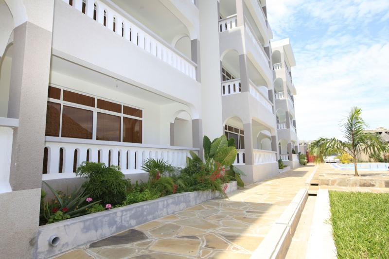 bigcruising's tweet photo. Mombasa Beach Apartments for rent - Nairobi expressway Kenya
SOURCE : https://t.co/iLA1sIyEA1

#mombasa
#Nairobi 
#nairobiexpressway 
#sgr
#sgrkenya
#kenya
#travel
#safaricom
#fire https://t.co/I3CyiScz7K