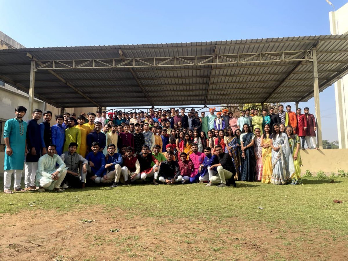 IshaBipinbhai's tweet photo. #familysince61
 #anand
#smccollegeofdairyscience https://t.co/HMgyMbhq8C