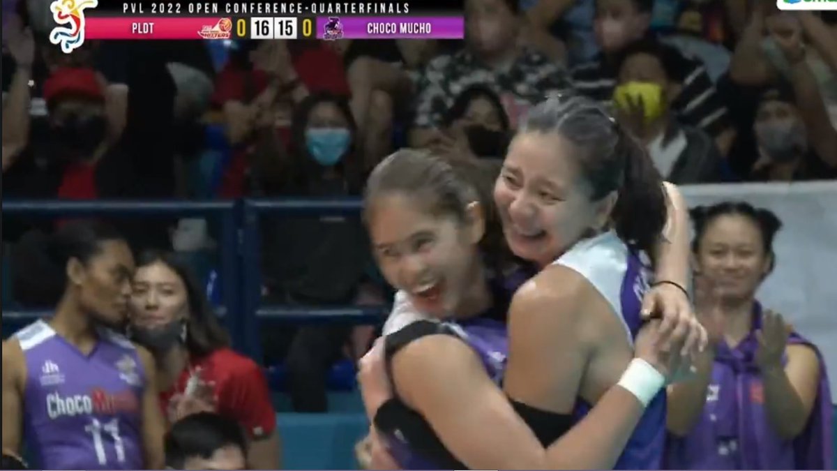 loveforbdl's tweet photo. look at that des cheng and deanna wong hug 🥺💜 and aduke &amp; maddie + shannen!! https://t.co/YRl5gfl4rB