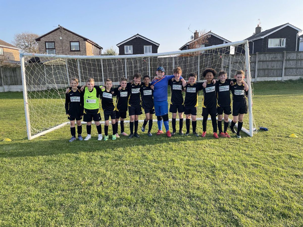poultonlancelyn's tweet photo. Incredibly proud of our Y6 football team, who ended their match on Friday with a respectable 2-2 draw and then finished with a superb 7-1 win in their match yesterday - amazing work everyone! @OakTreesMAT ⚽️🌟💜 https://t.co/Lul60lPa3x
