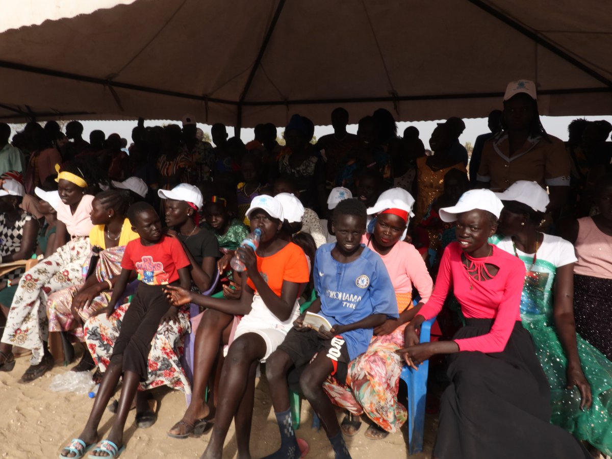 unmissmedia's tweet photo. Cheering crowds. Talented musicians🎵. Dancing💃. A call to #StandUp4Peace 
That's what an #UNMISS peace🕊️ concert in Bor, #SouthSudan🇸🇸 was all about. 
“Peace is what we need — in our hearts, our homes and in our communities,” said Rebecca Ajok, one of the excited attendees. https://t.co/eRJMHYLww8