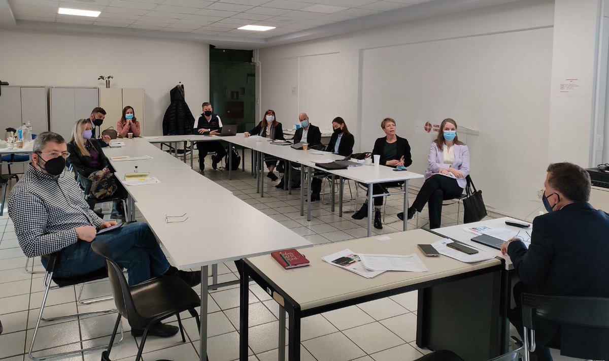 eeagrants_gr's tweet photo. ❗️#happeningnow❗️
📍The first —real— visit to @CRES_HELLAS 
☺️Always happy to see dear colleagues and discuss about their state-of-the-art projects on renewable energy🌿
#energyknowledge #eeaGrantsGR @EEANorwayGrants @norwayingreece https://t.co/9qXgBSn36t