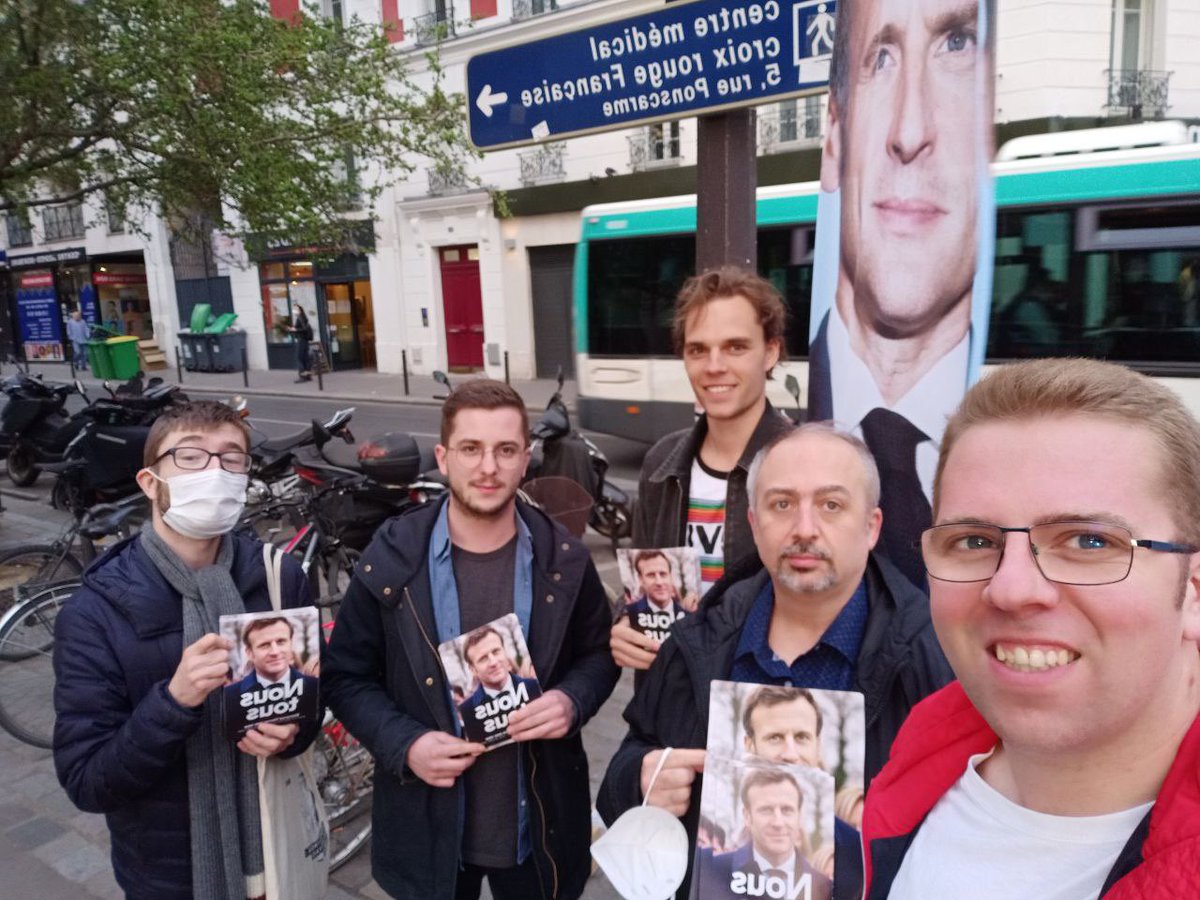 B_Igranaissi's tweet photo. La #MajoritéPrésidentielle mobilisée à #Paris13 pour porter le projet d’@EmmanuelMacron auprès des Parisiens.

➡️ Hier soir à Olympiades
➡️ Ce matin à l’école Damesme

🗓 Rendez-vous samedi 2 avril à #LaDefense !

#5ansdeplus #AvecVous https://t.co/KSjt4jvBud