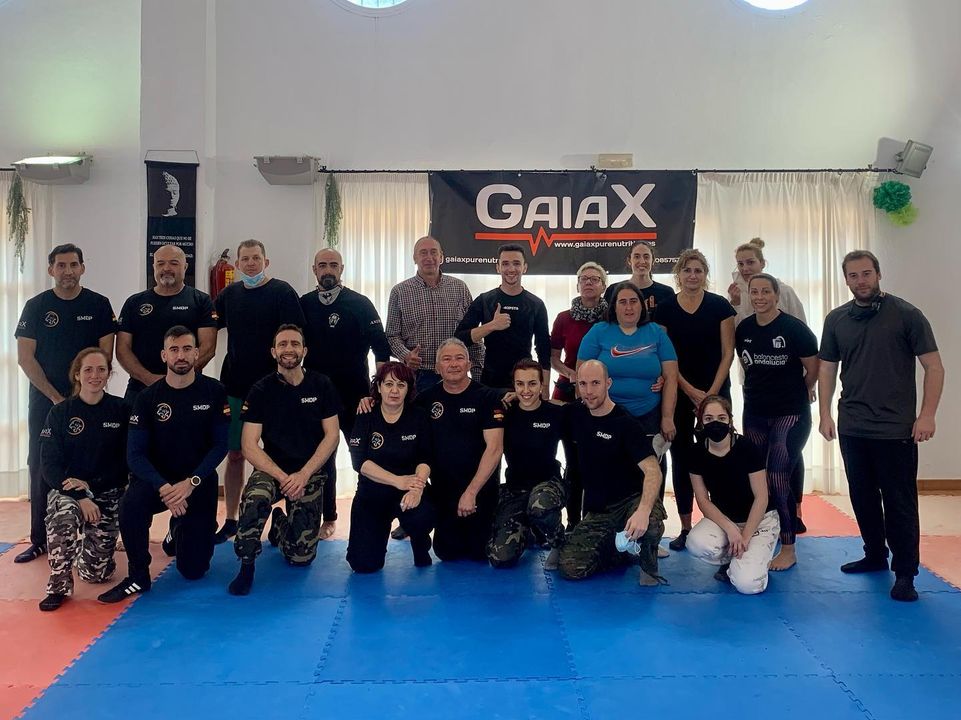 AlhEsDeporte's tweet photo. EL SMDP CELEBRA EL 2º CURSO DE DEFENSA PERSONAL PARA LA SEGURIDAD PRIVADA CON GRAN ÉXITO ENTRE SUS PARTICIPANTES. 
 
#AlhaurínEsDeporte #AlhaurínEsDefensaPersonal #DefensaPersonal #SMDP #alhaurindelatorre #pinosdealhaurin https://t.co/qtVHUsIsiq