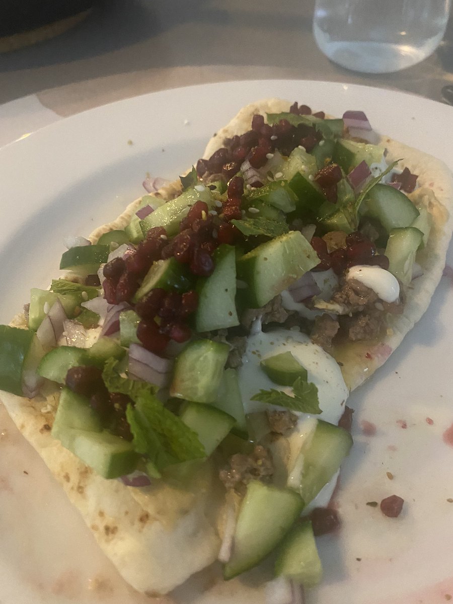 CrustyMum's tweet photo. Crispy lamb and hummus flatbreads for an easy and delicious dinner. 

https://t.co/vbbLGhcUnX https://t.co/5C3PKmLnHa