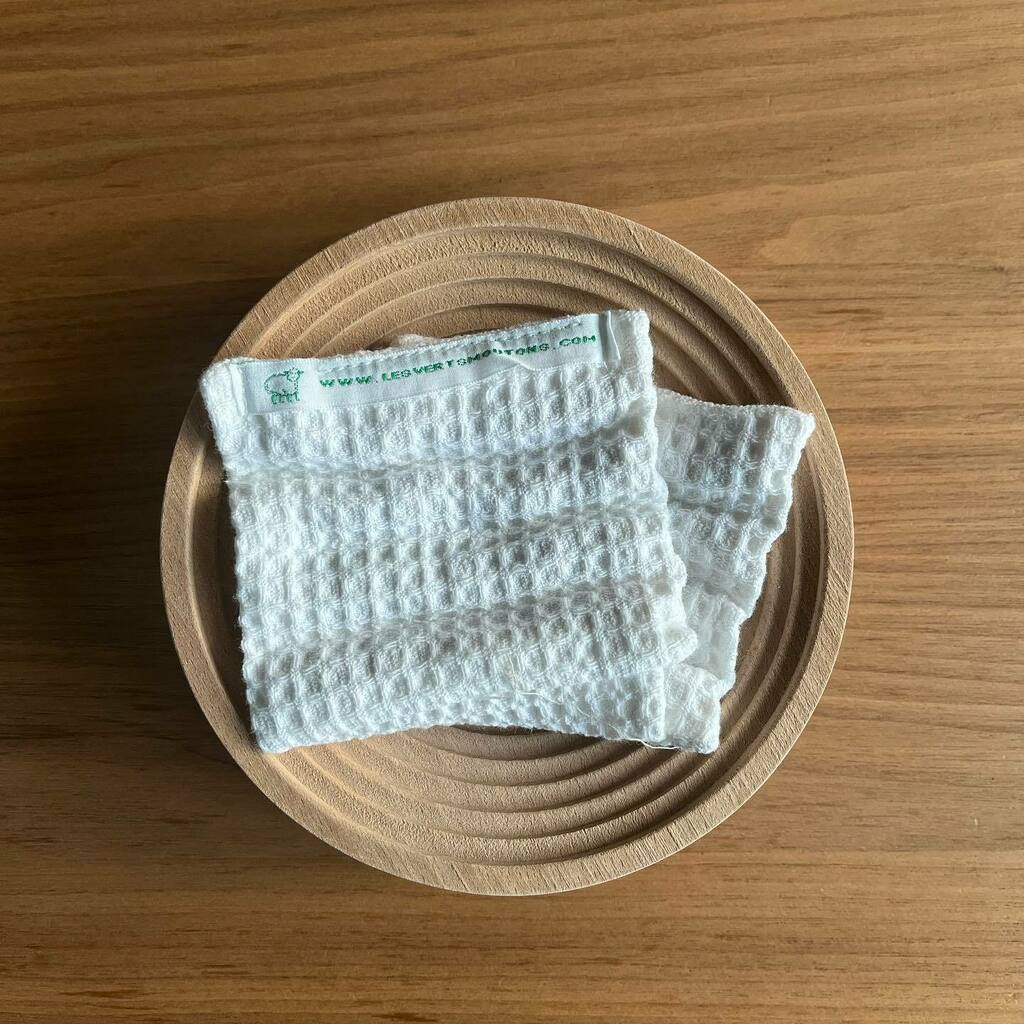 ☁️ 40 perles pour plus de douceur ☁️

En plus d’adoucir l’eau pour un linge plus souple et plus doux elles contribuent aussi au bien-être de votre lave-linge 🧼 

#lesvertsmoutons#ecologie#environnement_respectueux#environnement#zerowaste#zerodechet#jepasseaudurable#solutions…