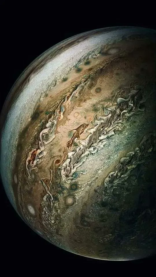 MarGomezH's tweet photo. Esta imagen es la imagen más próxima de Júpiter que se ha podido captar.
Júpiter, gigante gaseoso, es uno de los planetas más fascinantes del Sistema Solar. (via NASA'S Juno spacecraft) https://t.co/DSytFW8Dvm