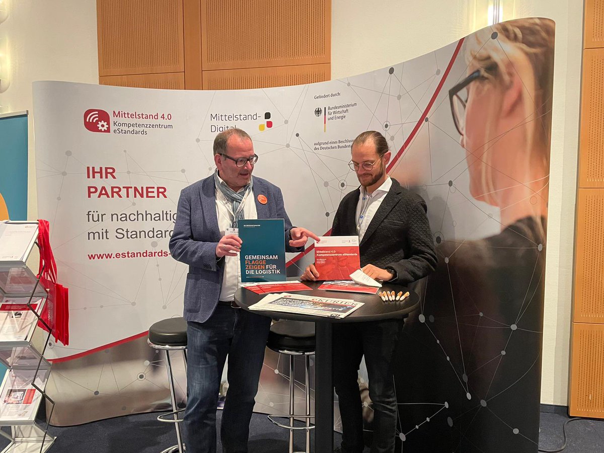 WertNetzWerke's tweet photo. Bereit, wenn Sie es sind! Wir freuen uns auf Ihren Besuch auf der #LOG2022! Die ersten Besucher sind schon da! #estandards https://t.co/ypoFE1bKm7