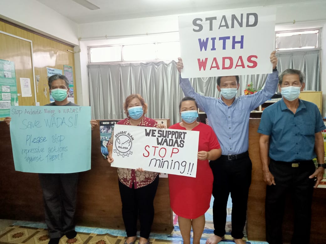 📢FoE Asia Pacific stands in solidarity with the Wadas community in Central Java, Indonesia, who have been protesting against a proposed mine since 2018. 

Read more about their struggle 👇🏾 foeasiapacific.org/2022/03/14/int…

#WadasMelawan #SaveWadas #WadasTolakTambang #PulihkanIndonesia