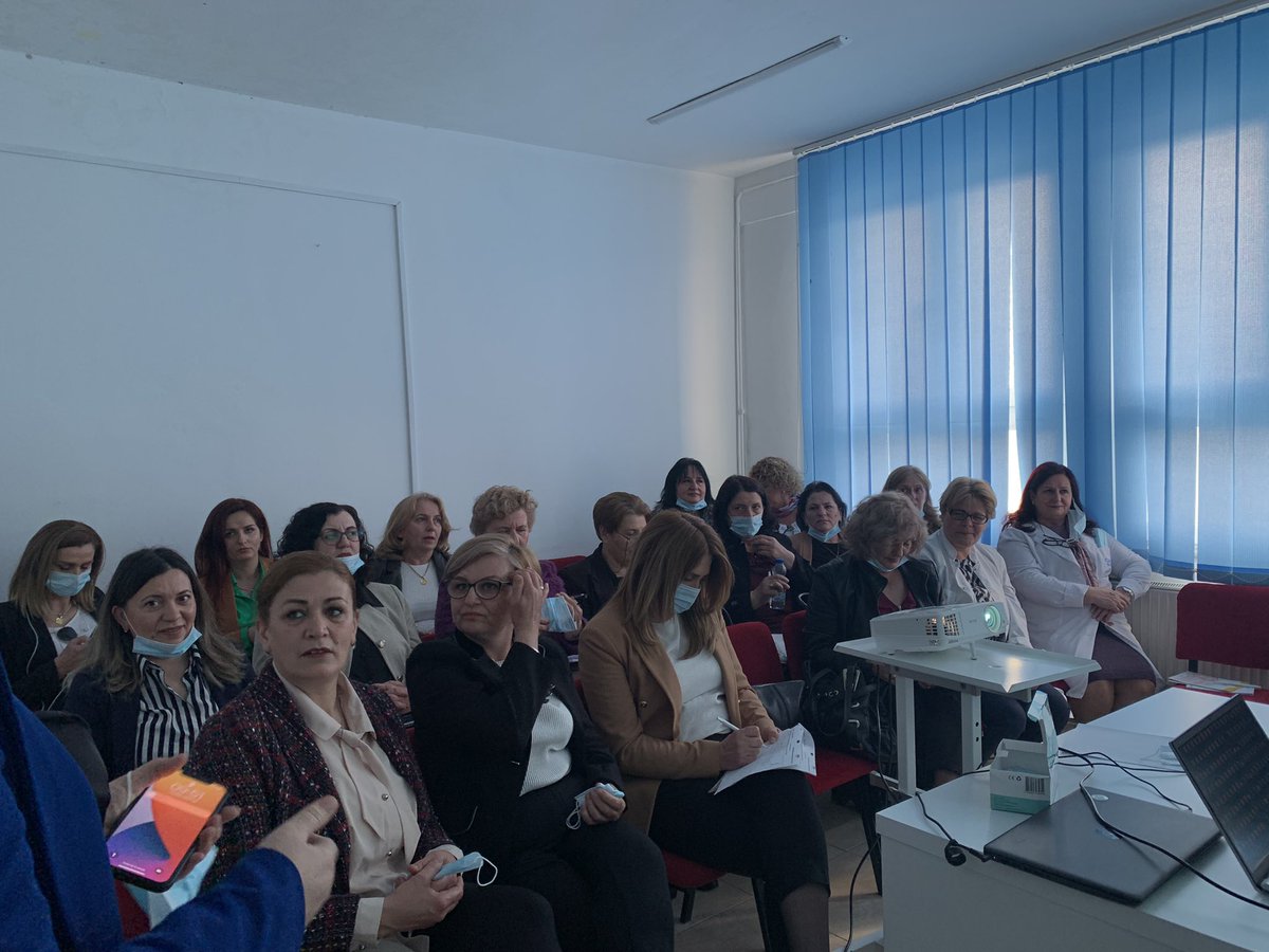 Medical professionals from the municipalities of Viti, Kamenica, and Gjilan are attending the training “Infection Prevention and Control” delivered by Dr. Lul Raka.