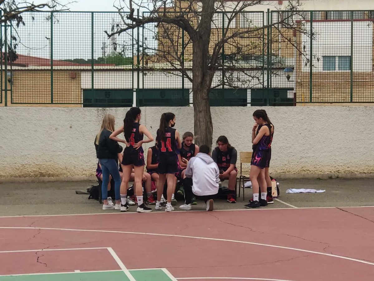 oldSchoolBasket's tweet photo. 🏀 Cadete Femenino B:
OSB 48 - 33 Doctor Azúa

🔥Nuestras chicas con esta victoria se ganan el pase a seminifinales de liga. 👏 Enhorabuena chicas, a seguir.💪

#letsgoldschool #oldschoolfamily #oldschoolspirit https://t.co/OeTotZ8hSt